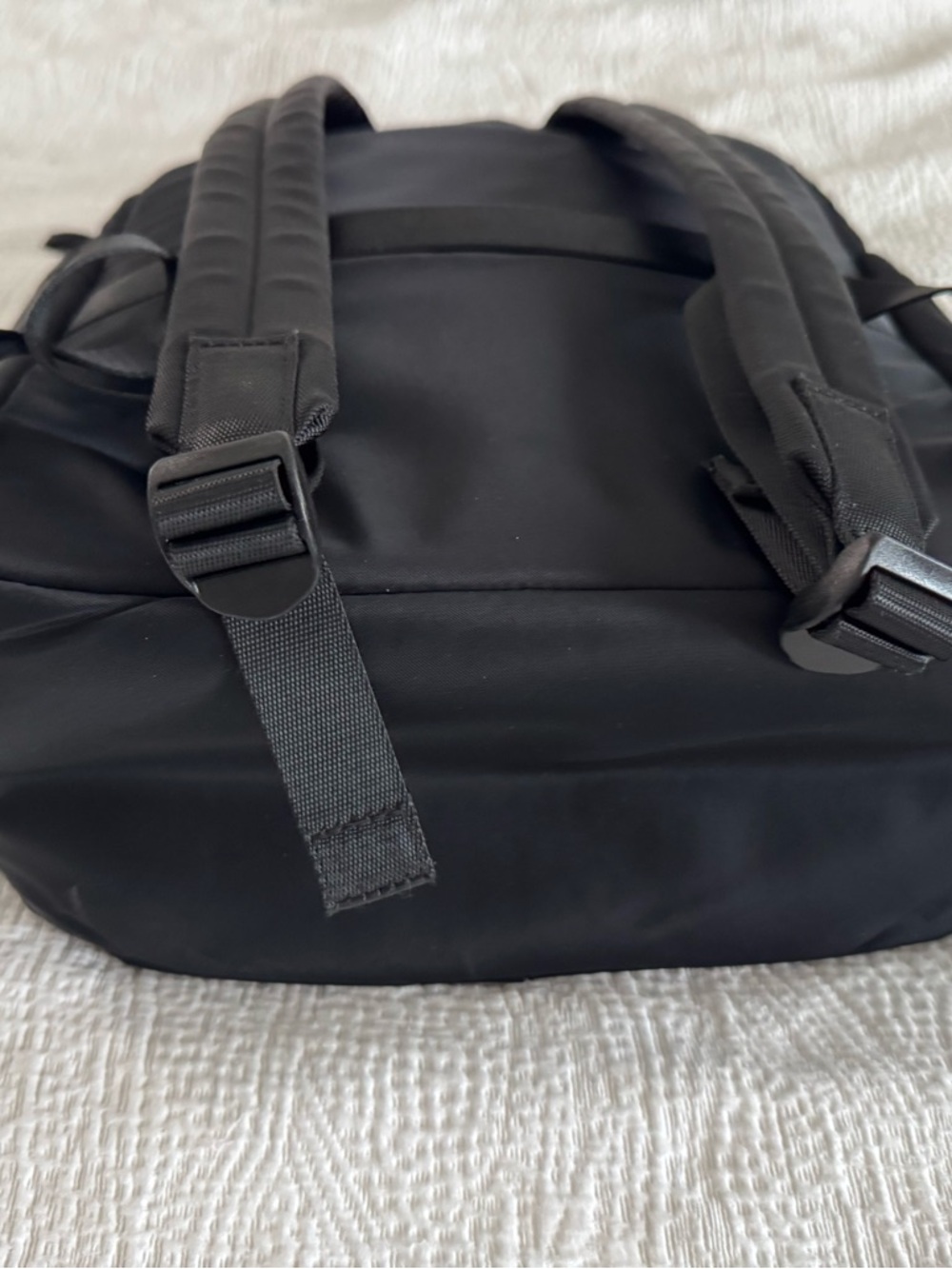 Lululemon Everyday Backpack 2.0 23L - Picture 7 of 12